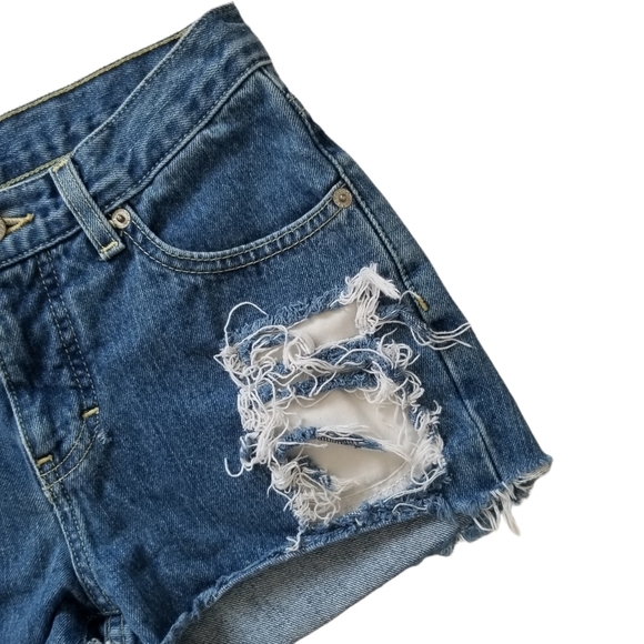 Tommy Hilfiger Distressed Mid Rise Blue Denim Logo Cutoff Jean Shorts Size 3. - Picture 4 of 8